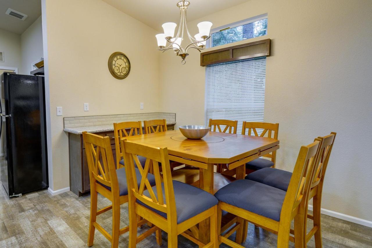 Hoodsport Vacation Rental With Private Lake Access! 외부 사진
