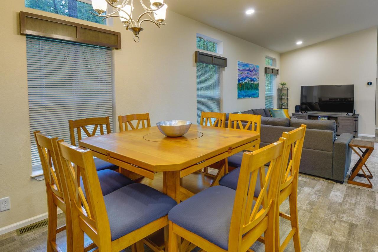 Hoodsport Vacation Rental With Private Lake Access! 외부 사진