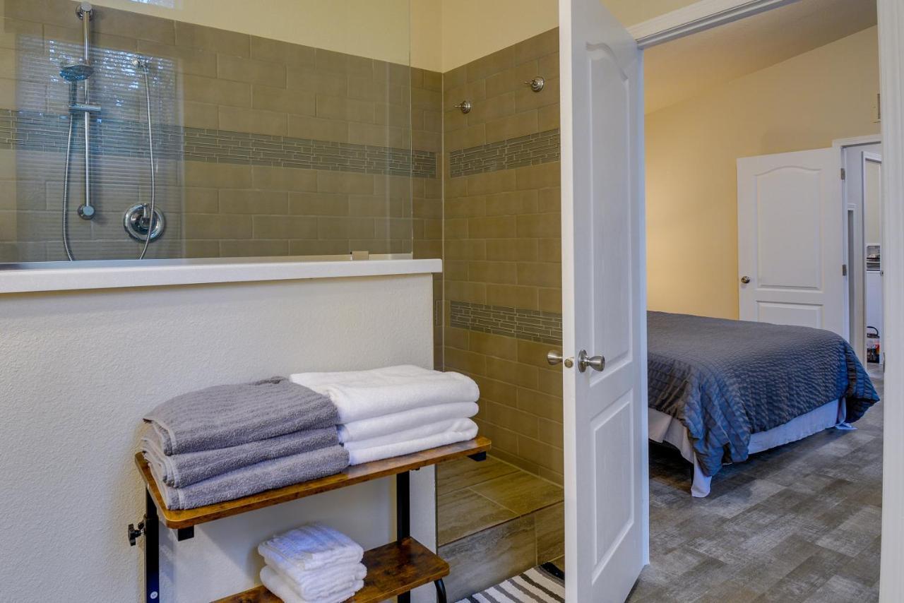 Hoodsport Vacation Rental With Private Lake Access! 외부 사진